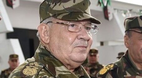 “ثورة تحريرية ثانية” في الجزائر يقودها رئيس الأركان